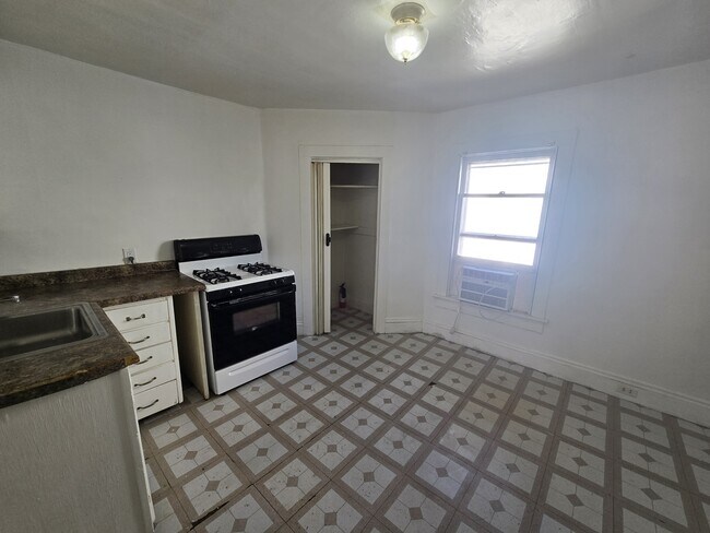 Building Photo - 1424 Grant Ave