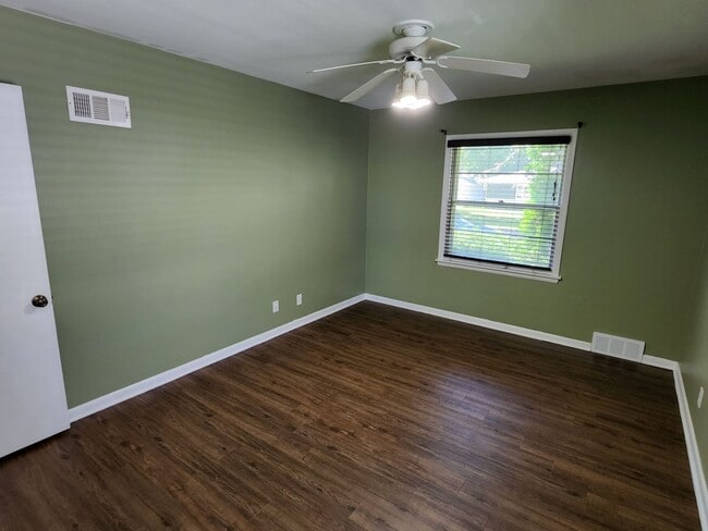 Building Photo - 3 bedroom Tosa ranch