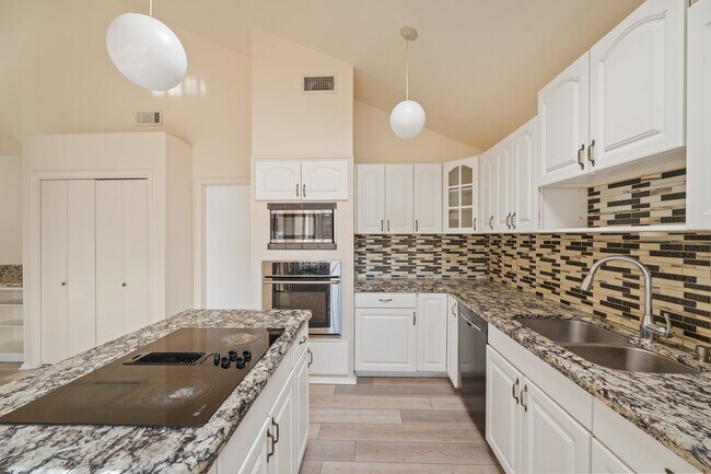 Building Photo - 4330 Willow Beach Dr