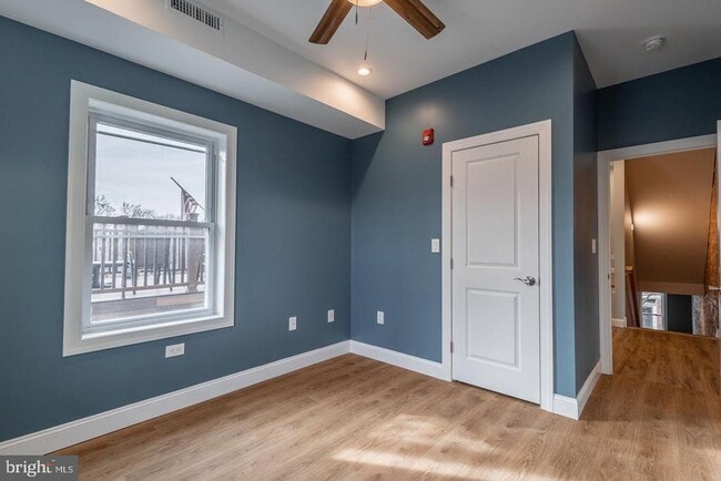 Building Photo - 3030 W Girard Ave