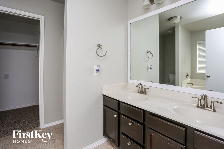 Building Photo - 10460 Winding Passage Way