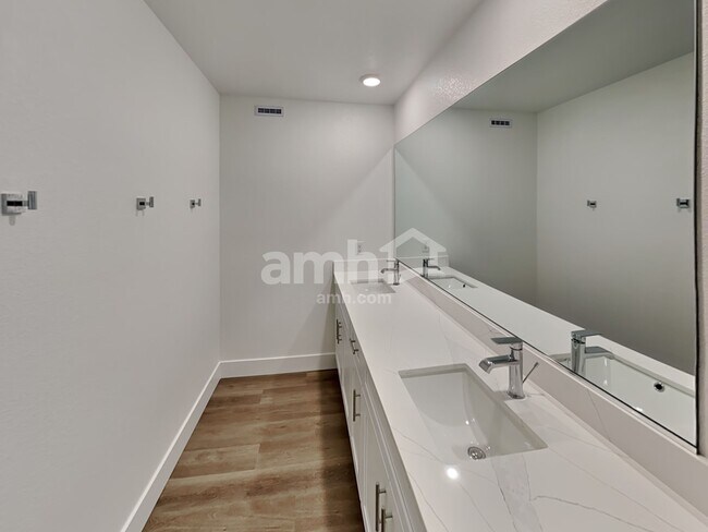 Building Photo - 145 Nico Azalea Ln