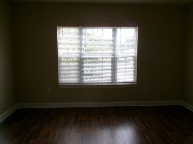Building Photo - 3 bedroom, 2 bath condo located in Fountai...