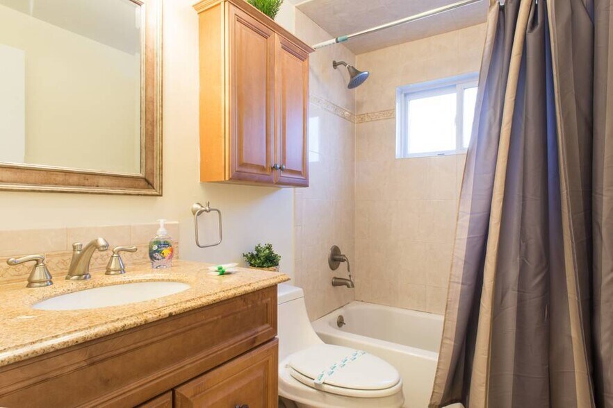 Building Photo - 17 Oxford Cir