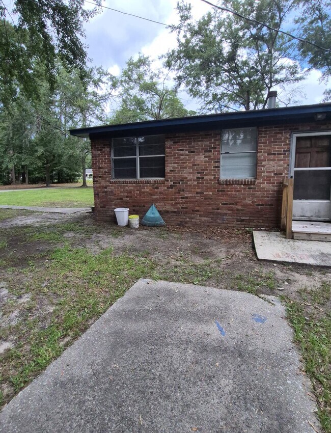 Building Photo - 111 Becky St