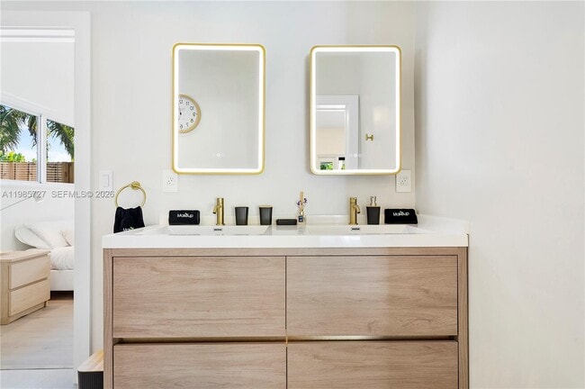 Building Photo - 10801 Peachtree Dr