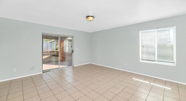 Building Photo - UPDATED PHOENIX RENTAL – 3 BED, 2 BATH NEAR SHOPS, DINING & TRAILS