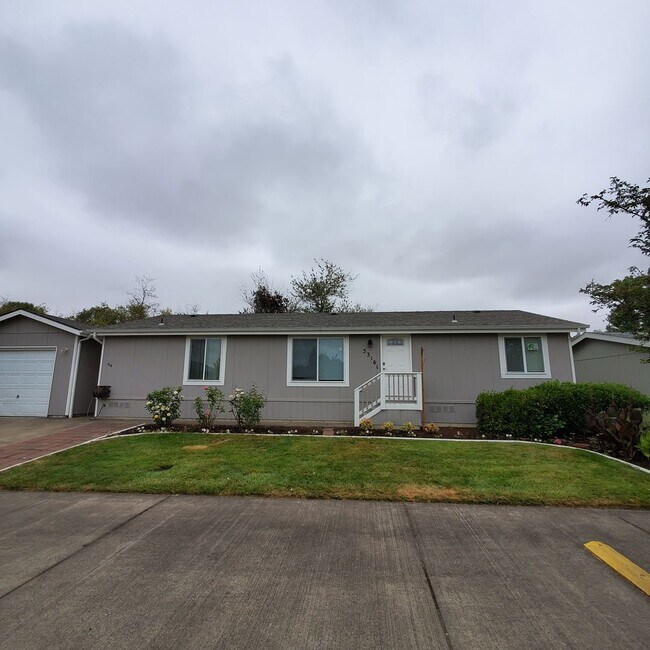 Building Photo - 33161 Geranium Ln