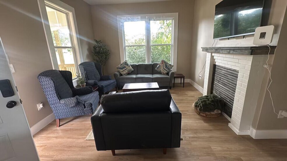 Primary Photo - 216 Brockman Ave