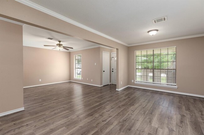 Building Photo - 2739 Foliage Green Dr