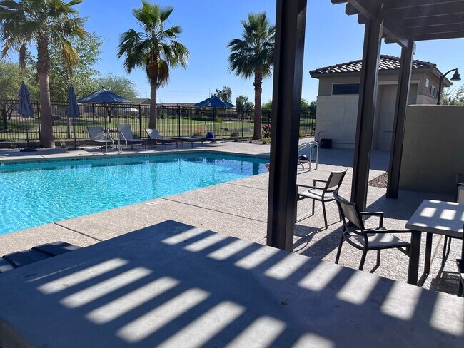Building Photo - TOWN HOME WITH COMMUNITY POOL , GATED COMMUNITY in GILBERT!