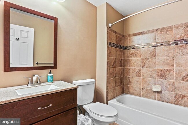 Building Photo - 4934 Columbia Rd