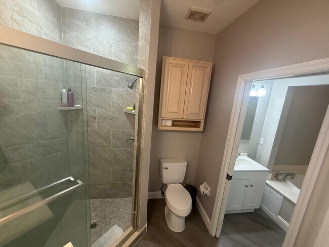 Building Photo - 9847 Perfect Dr