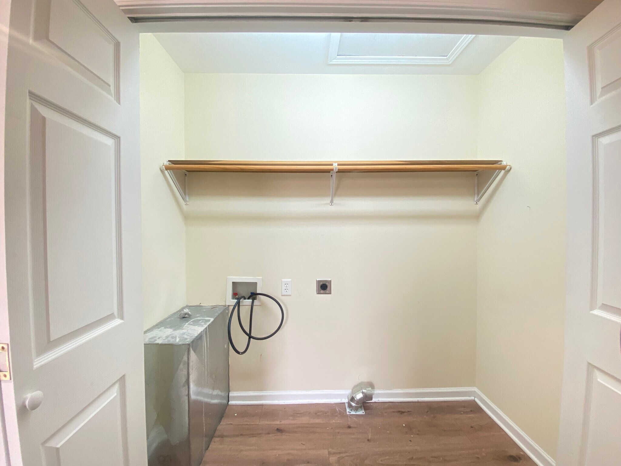 Building Photo - 220 4th Ave