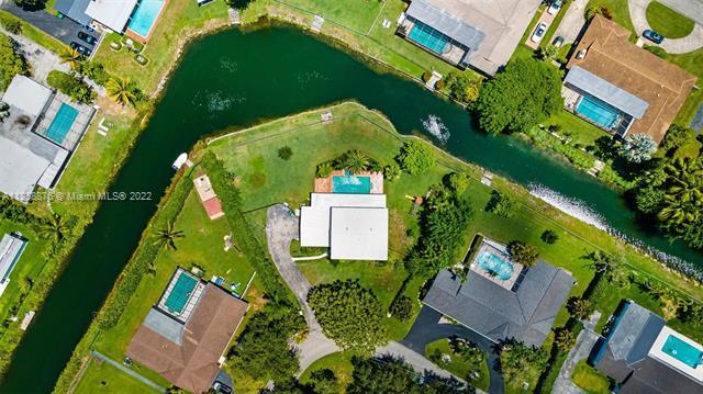 Building Photo - 11401 SW 72nd Plz