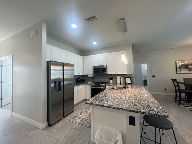 Building Photo - Stunning furnished Pool Home for Rent in N...