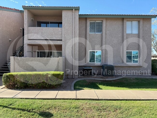 Building Photo - 623 W Guadalupe Rd