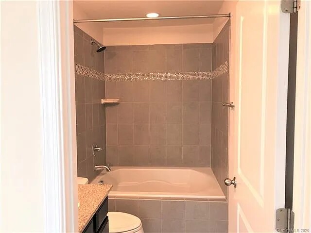 Building Photo - 2501 Silverthorn Dr