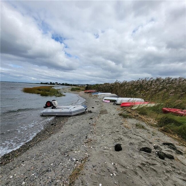 Building Photo - 33 Sakonnet Dr