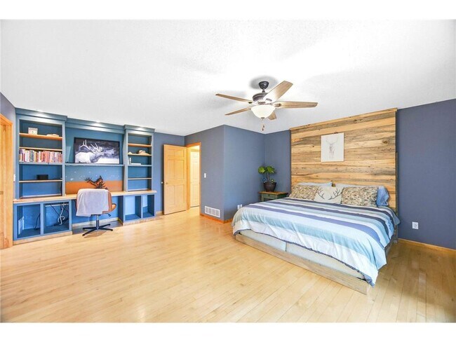 Building Photo - 17079 Paw Print Dr