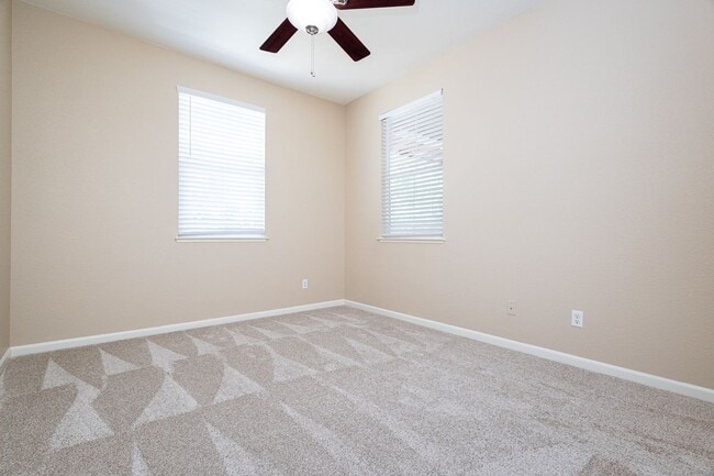 Building Photo - Spacious Folsom Parkway Home Near The Back...