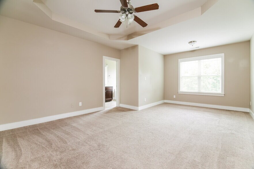 Building Photo - 3016 Watsonia Dr