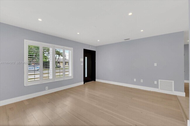 Building Photo - 10330 SW 51st St