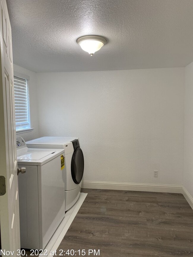 Building Photo - Country Property