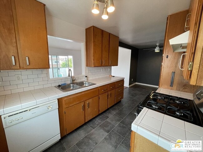 Building Photo - 8081 Constantine Dr