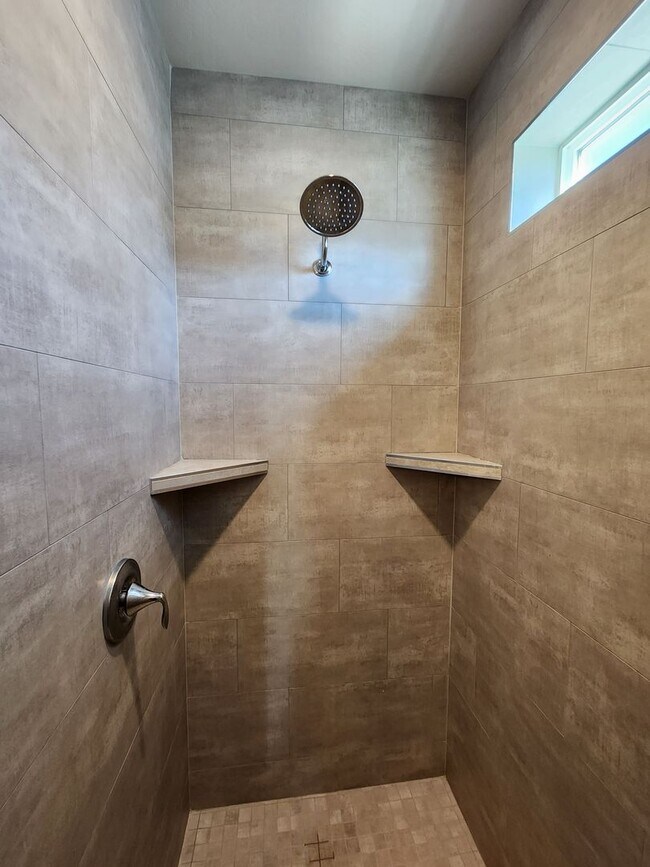 Building Photo - Beautiful, Immaculate Home in Northwest Tw...
