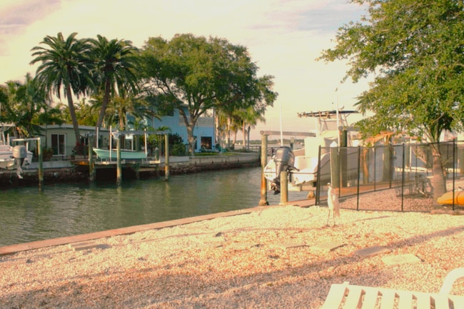 Building Photo - 14827 N Bayshore Dr