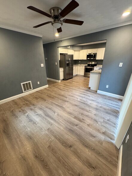 Building Photo - 633 Pine Bnd
