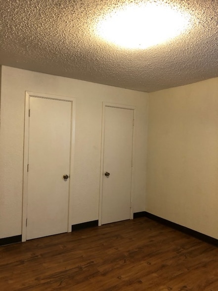 Building Photo - 820 S Avenue A