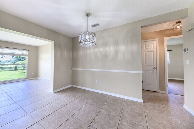 Building Photo - price drop!! PET FRIENDLY- WATERFRONT- SPACIOUS- CENTRAL LOCATION