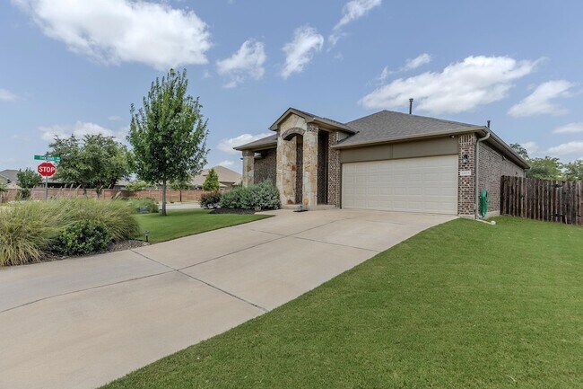 Building Photo - 2205 Singletree Bend