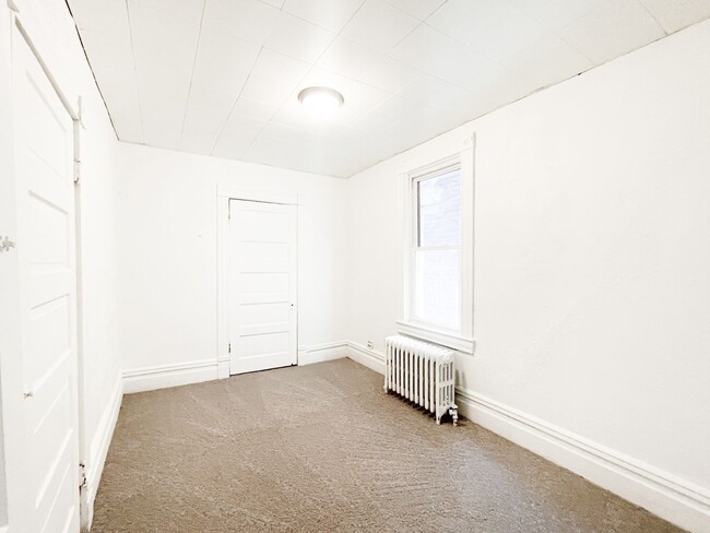 Building Photo - 406 Kingsboro St