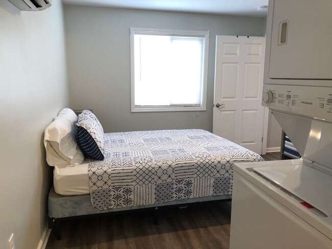 Building Photo - Willow Oak