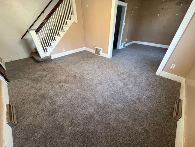 Building Photo - 325/327 3rd St NE