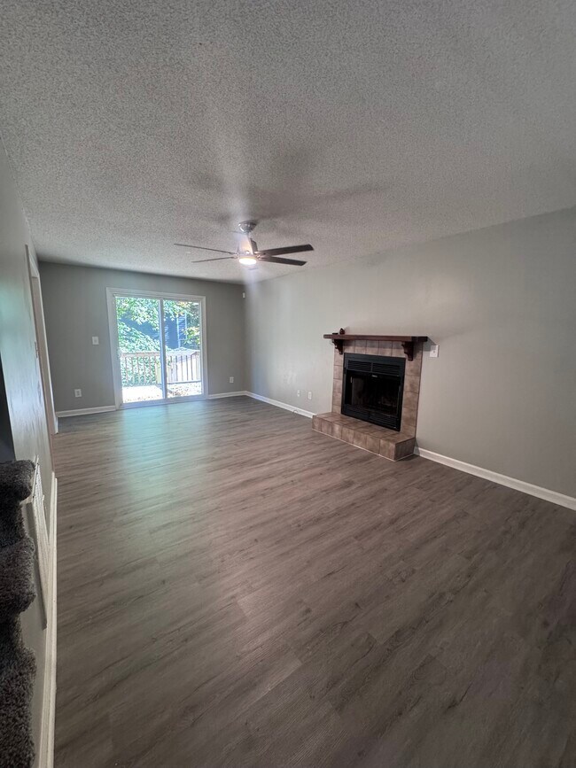 Building Photo - 4218 Queen Victoria Pl