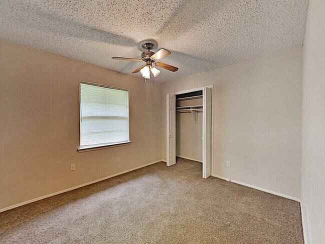 Building Photo - No Application Fee* Plus $250 Off First 2 ...