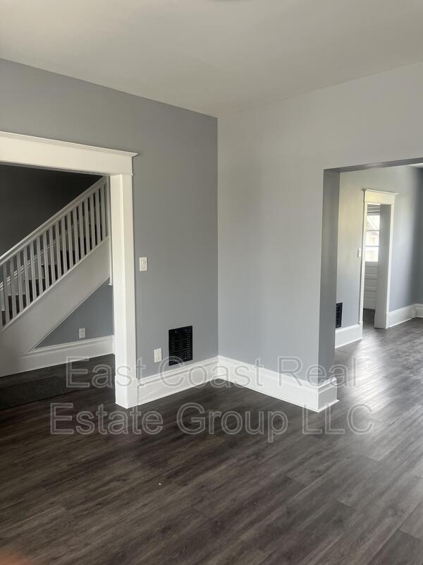 Building Photo - 418 Mitchell Ave