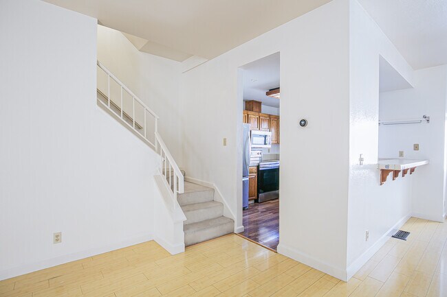 Building Photo - 1912 Magdalena Cir