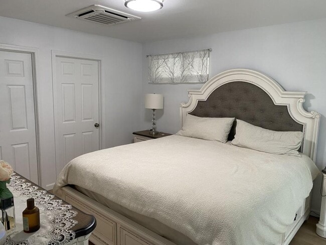 Building Photo - 5254 San Jacinto Pl