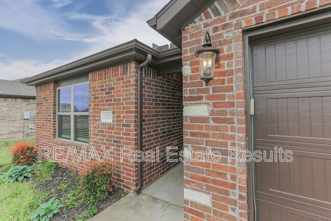 Building Photo - 1503 Purple Finch St