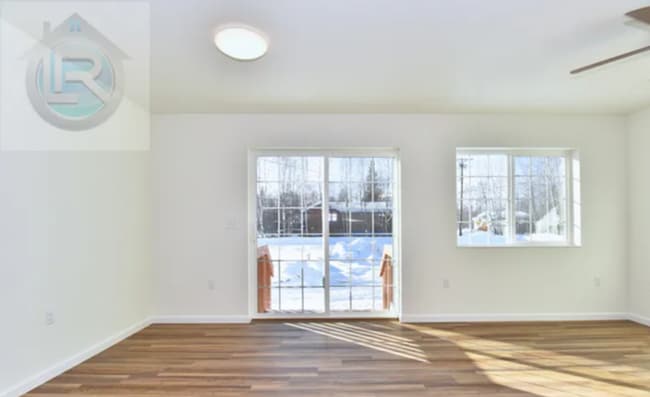 Building Photo - 330 Park Way