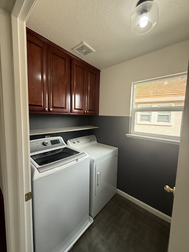Building Photo - Charming 4-Bedroom, 3-Bathroom Single-Family Home