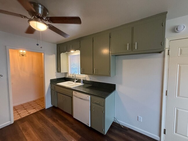 Building Photo - 3-bedroom single story in the heart of Tur...