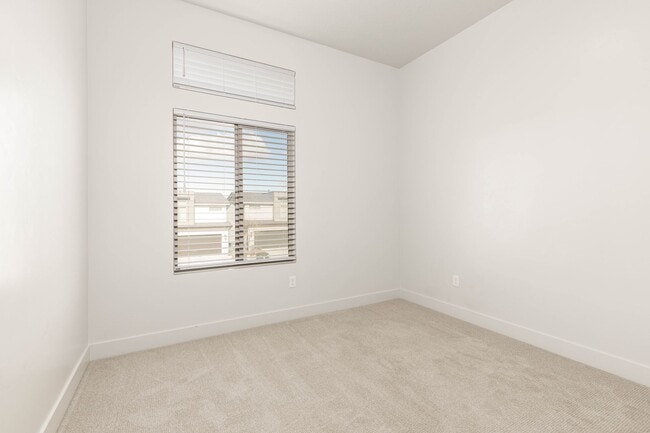 Building Photo - 4 bed | 2 1/2 bath | 2 car garage in Desert Canyon with washer/dryer/fridge