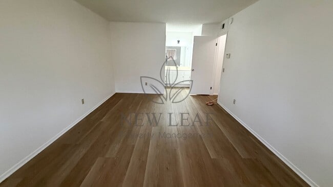 Building Photo - Charming 2-Bedroom Condo in North Pomona – Prime Location!