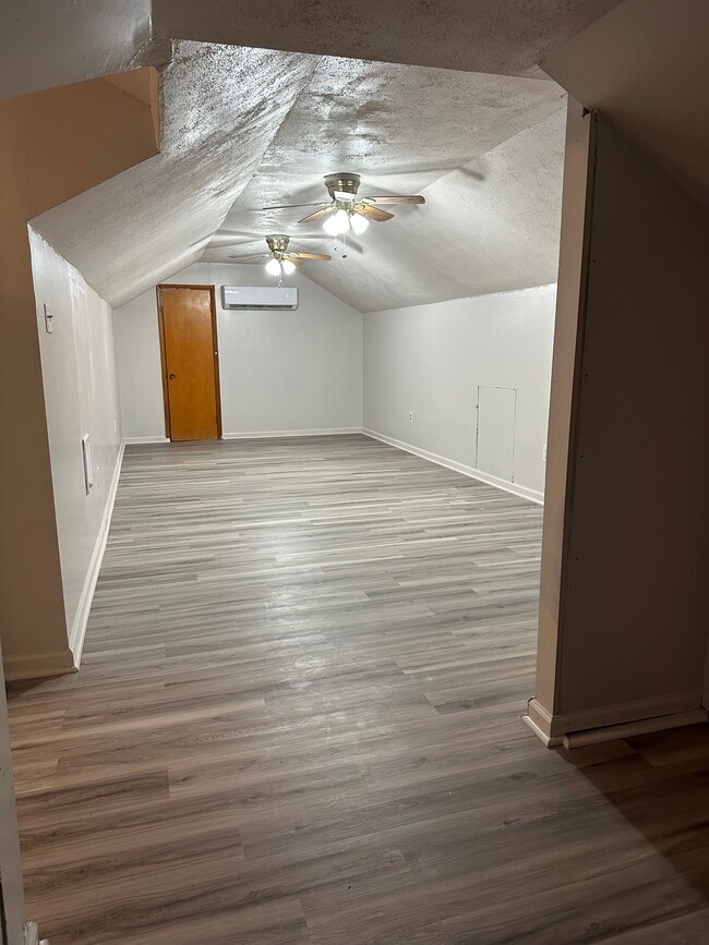 Building Photo - 125 Foxrun